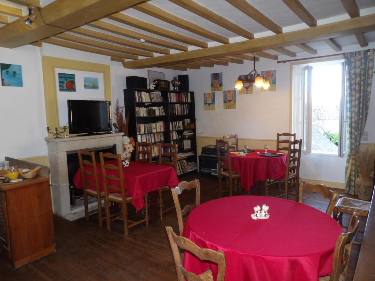 Chambres Et Tables D'Hotes A L'Auberge Touristique Meuvaines Exteriör bild
