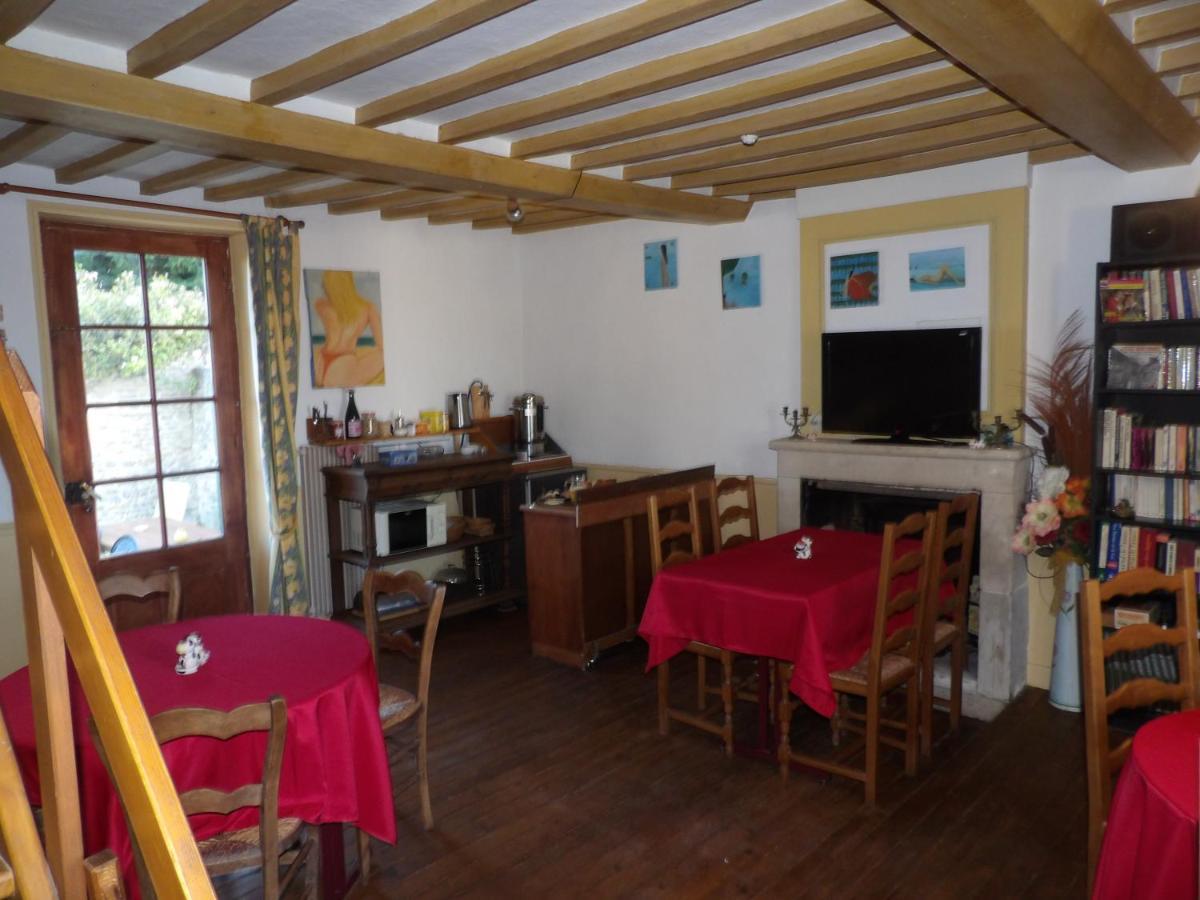 Chambres Et Tables D'Hotes A L'Auberge Touristique Meuvaines Exteriör bild