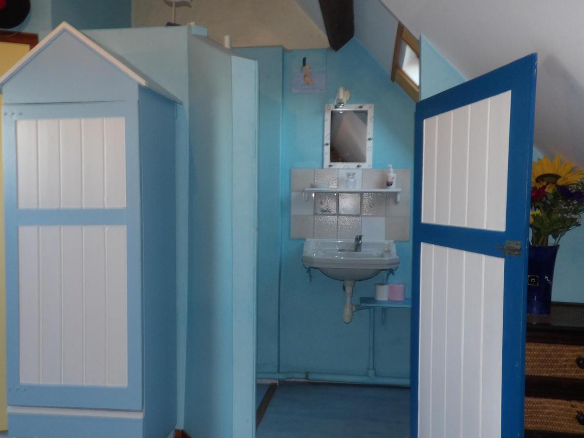 Chambres Et Tables D'Hotes A L'Auberge Touristique Meuvaines Exteriör bild
