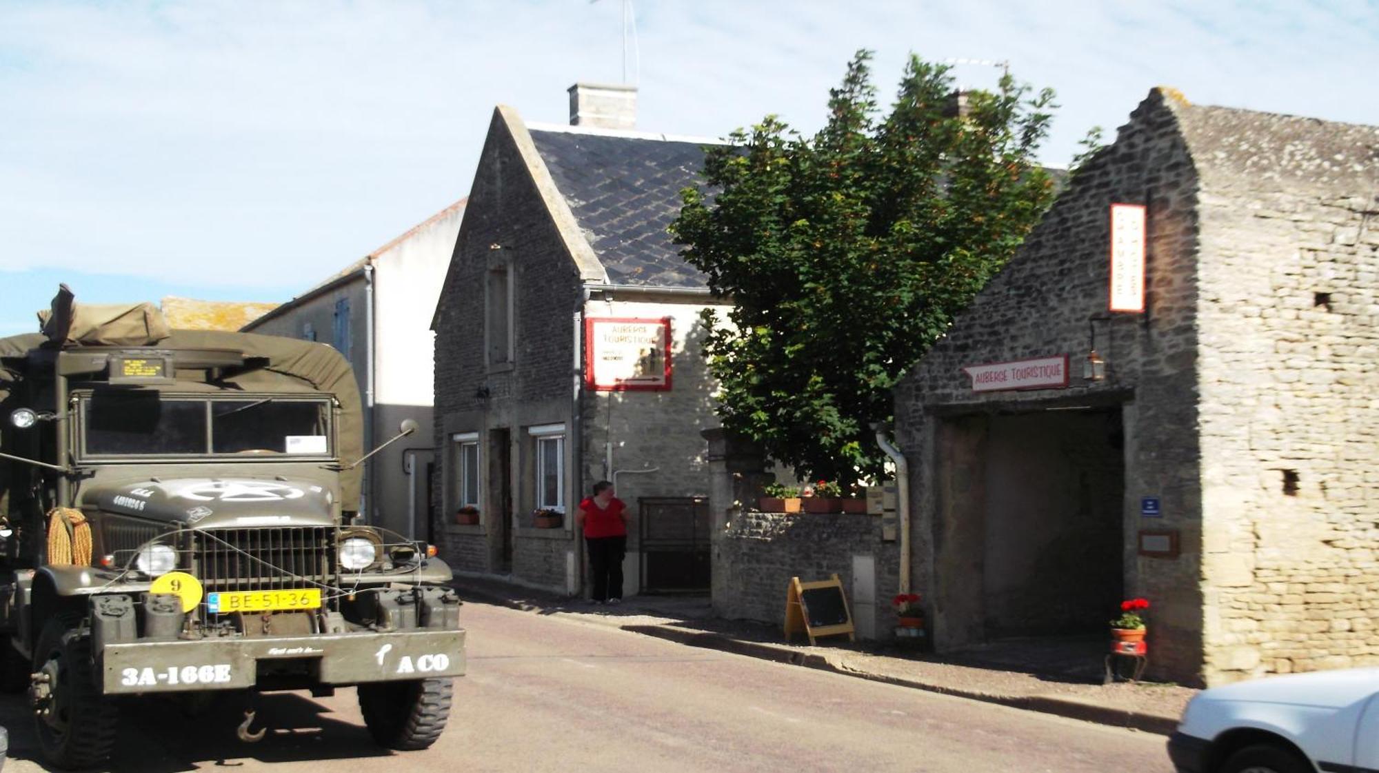 Chambres Et Tables D'Hotes A L'Auberge Touristique Meuvaines Exteriör bild