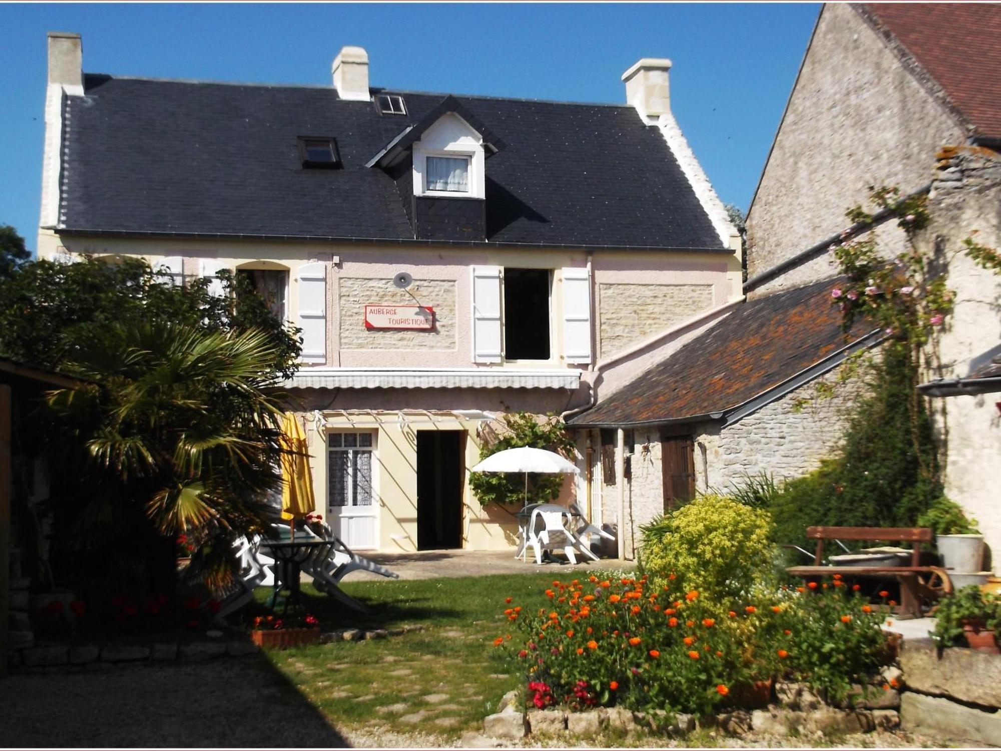 Chambres Et Tables D'Hotes A L'Auberge Touristique Meuvaines Exteriör bild