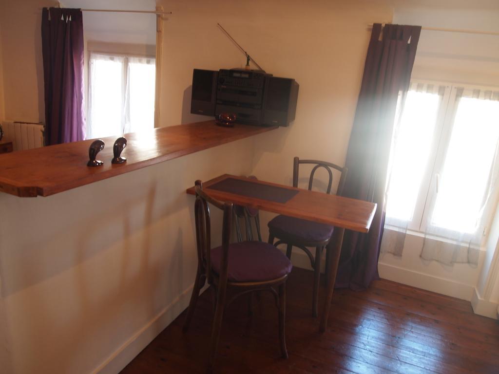 Chambres Et Tables D'Hotes A L'Auberge Touristique Meuvaines Exteriör bild