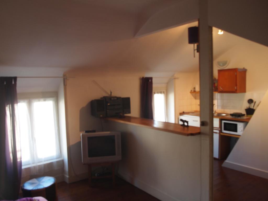 Chambres Et Tables D'Hotes A L'Auberge Touristique Meuvaines Exteriör bild