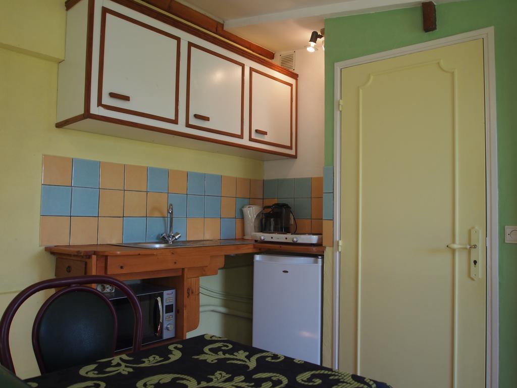 Chambres Et Tables D'Hotes A L'Auberge Touristique Meuvaines Exteriör bild