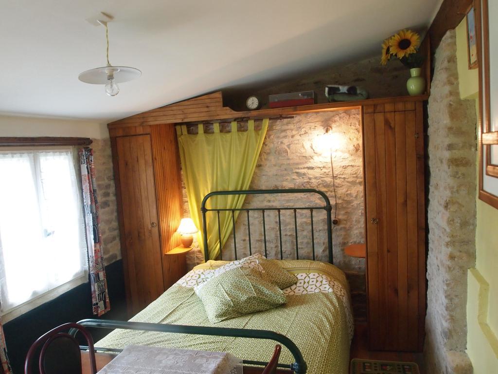 Chambres Et Tables D'Hotes A L'Auberge Touristique Meuvaines Exteriör bild