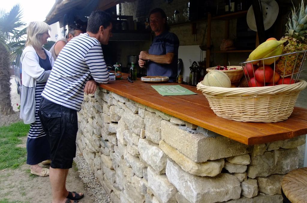 Chambres Et Tables D'Hotes A L'Auberge Touristique Meuvaines Exteriör bild
