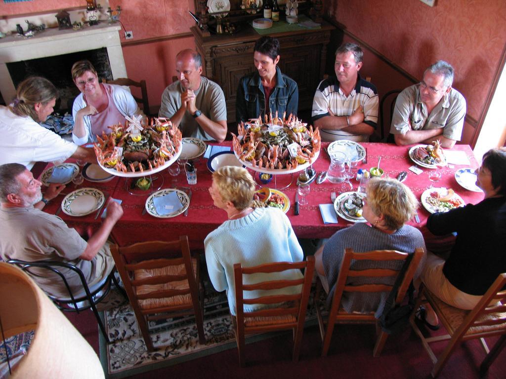 Chambres Et Tables D'Hotes A L'Auberge Touristique Meuvaines Exteriör bild