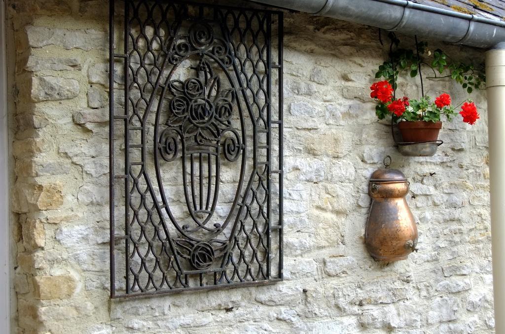 Chambres Et Tables D'Hotes A L'Auberge Touristique Meuvaines Exteriör bild