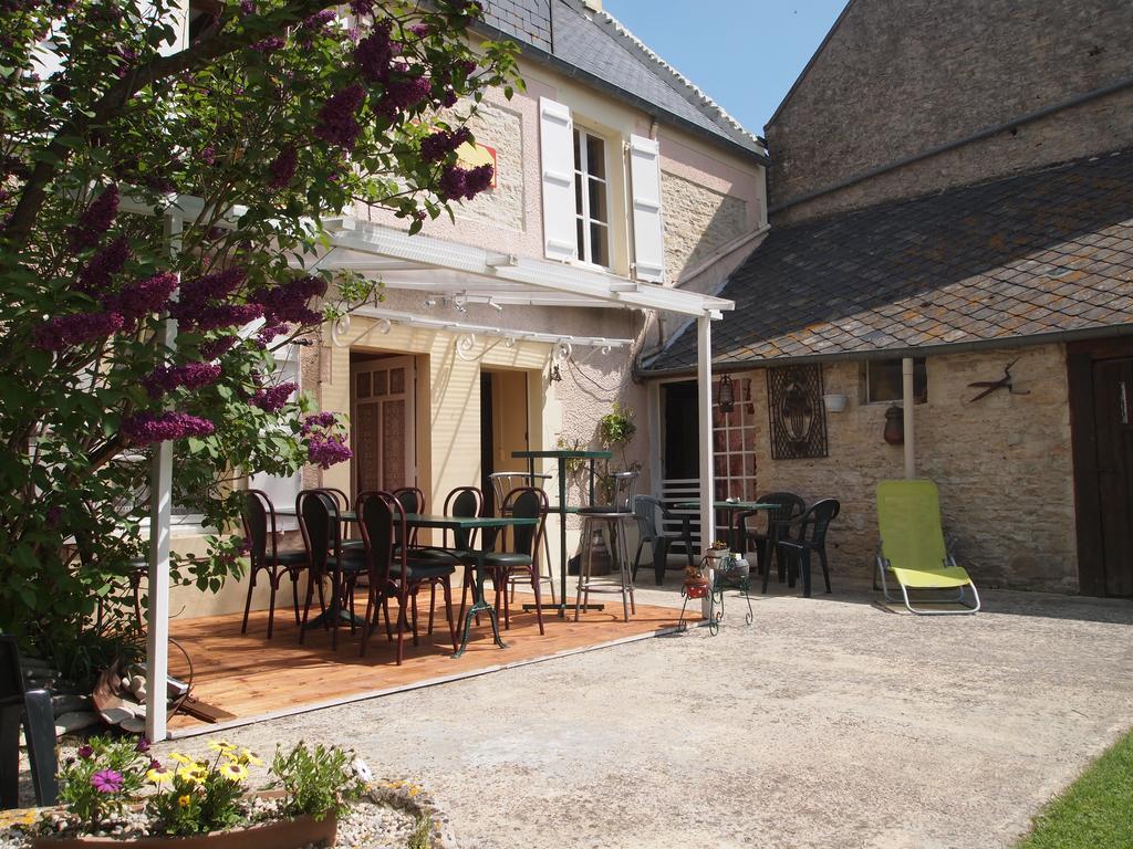 Chambres Et Tables D'Hotes A L'Auberge Touristique Meuvaines Exteriör bild