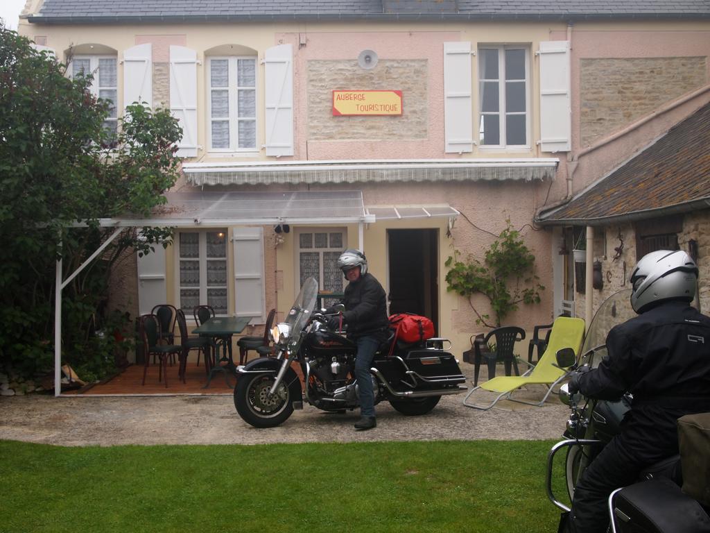 Chambres Et Tables D'Hotes A L'Auberge Touristique Meuvaines Exteriör bild