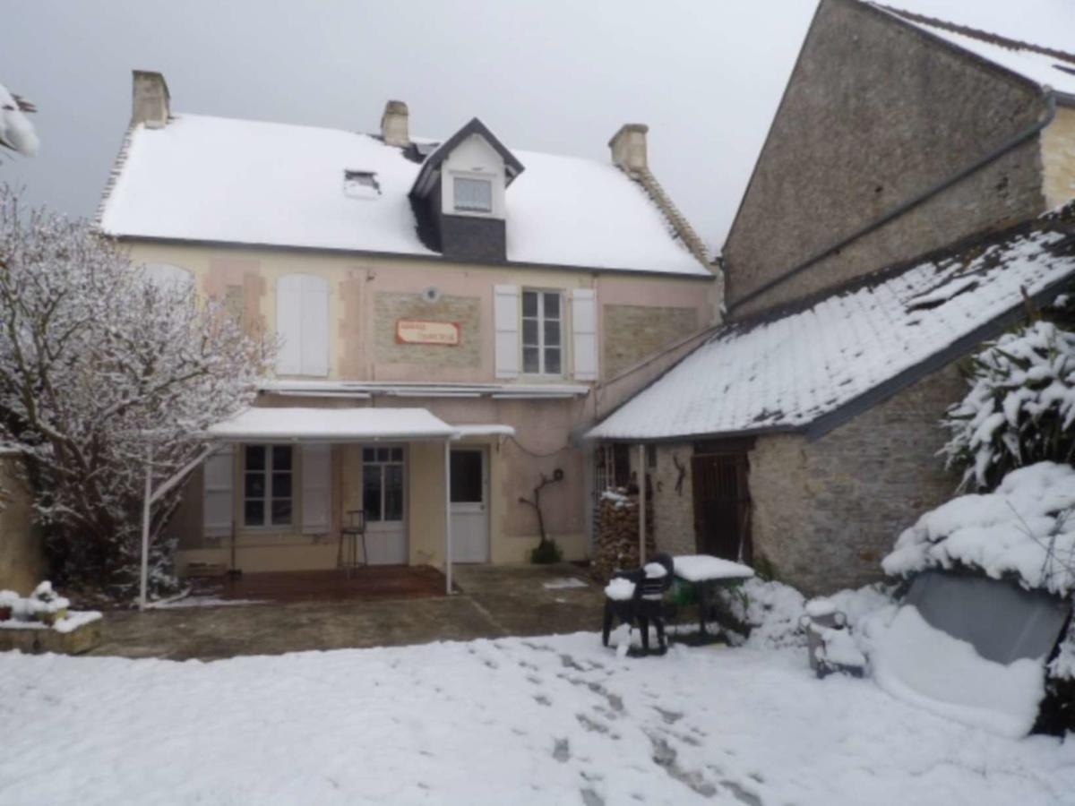 Chambres Et Tables D'Hotes A L'Auberge Touristique Meuvaines Exteriör bild