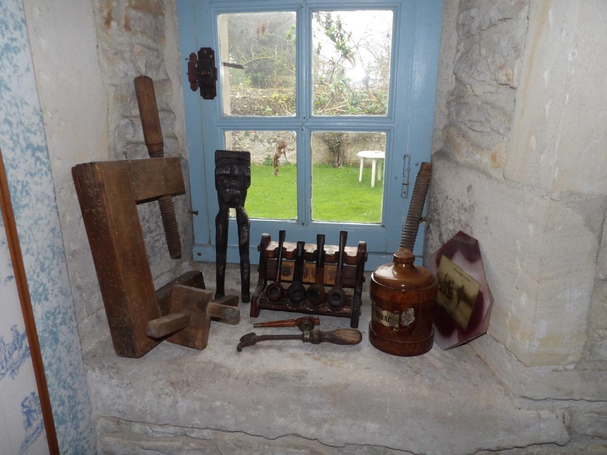 Chambres Et Tables D'Hotes A L'Auberge Touristique Meuvaines Exteriör bild