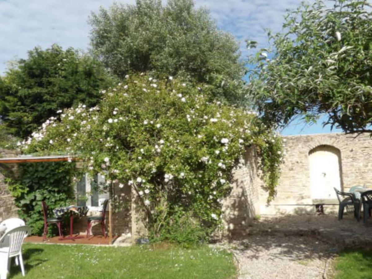 Chambres Et Tables D'Hotes A L'Auberge Touristique Meuvaines Exteriör bild